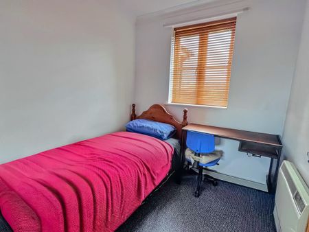 2 bedroom flat to rent - Photo 3