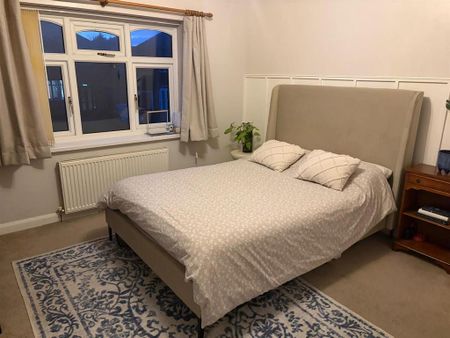 4 bedroom semi-detached house to rent - Photo 5