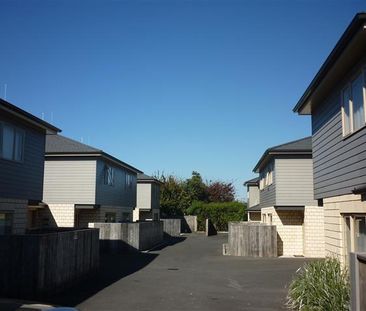 3 Bedroom Townhouse in Dinsdale - Photo 5