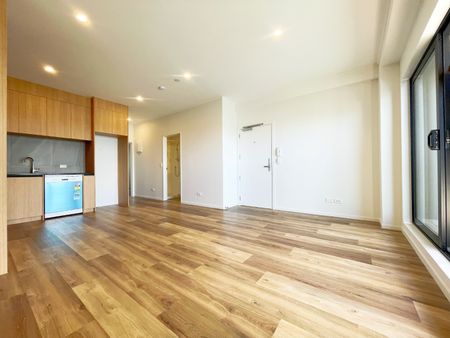 Sunny newly built two bedroom apartment - Photo 2