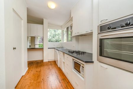 83 Jervois Street, Deakin. - Photo 2