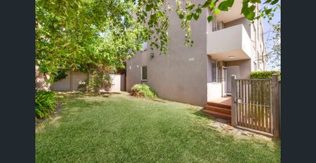 Modern 2 Bedroom Garden Apartment - Photo 2