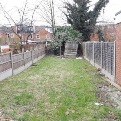 Room in a Shared House, Teignmouth Road, B29 - Photo 1