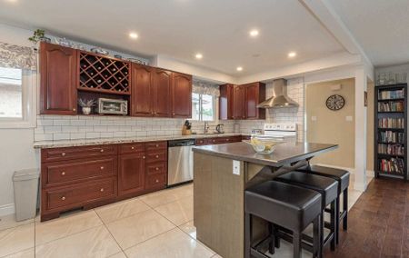 For Lease - 115 Antigua Road, Mississauga, Ontario - Photo 2