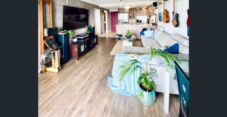 Fully furnished modern style unit with ocean views and rooftop entertaining - Photo 4