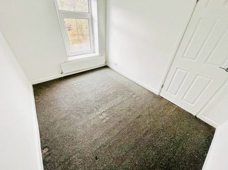 Cwm Road, Waunlwyd, EBBW VALE - Photo 4