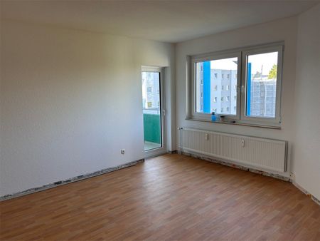 Frisch renoviert: 3-ZW in der Helsinkistr. 98 in Kiel zu vermieten! OTTO STÖBEN GmbH - Foto 2