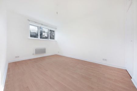 3 bedroom flat to rent - Photo 5
