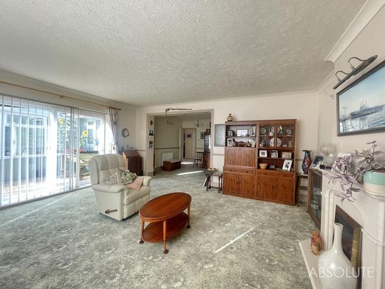 4 bedroom bungalow to rent - Photo 1