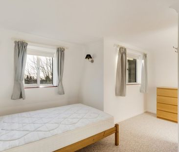 2 Bed Flat - Photo 3