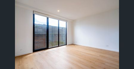 Luxury Living with Private Lift & Spectacular Views in the Heart of Doncaster - Photo 3