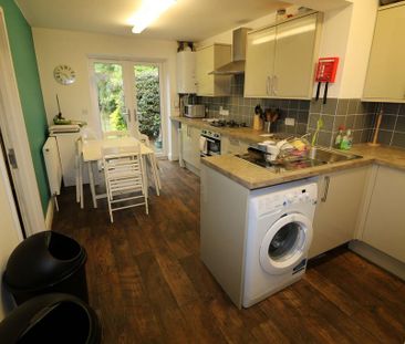 1 bedroom in a house share to rent - Photo 5