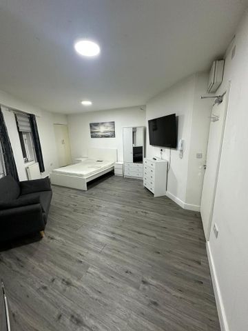 Studio to rent - Photo 3