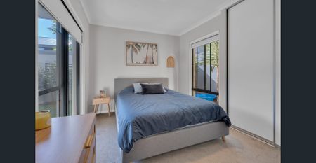 Modern & Low Maintenance! - Photo 4
