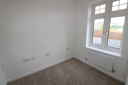 4 bedroom detached house to rent - Photo 3