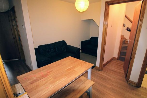 4 bedroom flat to rent - Photo 1