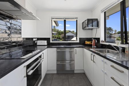 Seamless living in a convenient Kamo location - Photo 2