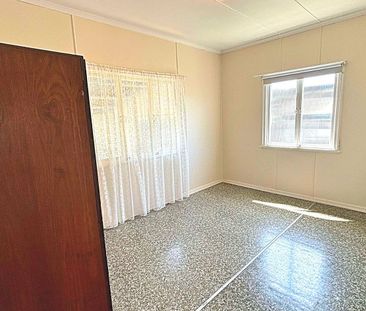 Charming Lowset Timber Home for Rent - new flooring throughout hous... - Photo 6