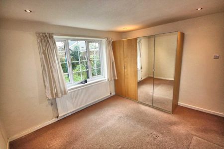 3 bedroom detached bungalow to rent - Photo 2