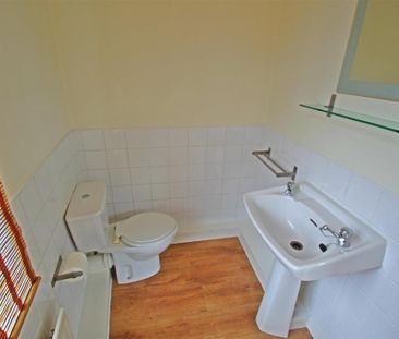 1 bedroom flat to rent - Photo 6