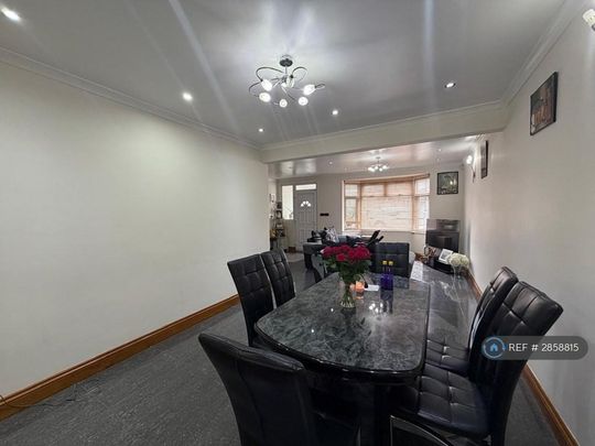 4 bedroom terraced house to rent - Photo 1