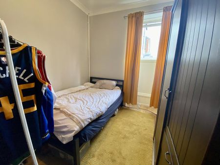 1 bedroom in a house share to rent - Photo 4