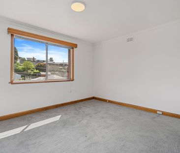 Spacious & Light-Filled Three Bedroom Home in West Moonah - Photo 4