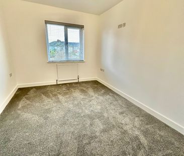 2 Bed Semi-Detached House, Alder Road, SO16 - Photo 3