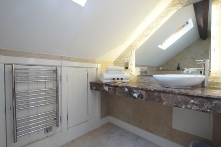 1 bedroom Apartment to let - Photo 5