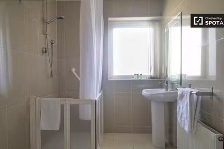 3-bedroom apartment for rent in Docklands South, Dublin. - Photo 5