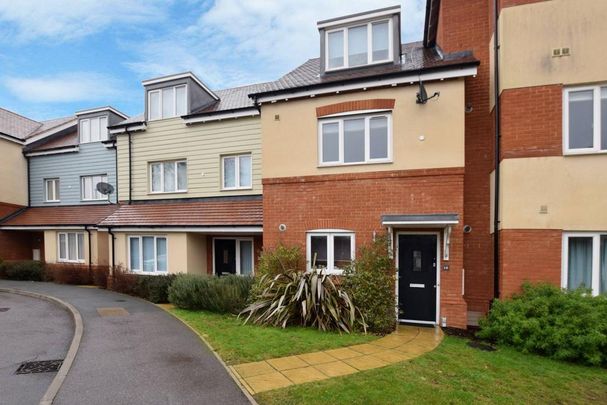 4 bedroom terraced house to rent - Photo 1
