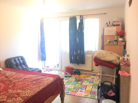 2 bedroom flat for rent - Photo 2