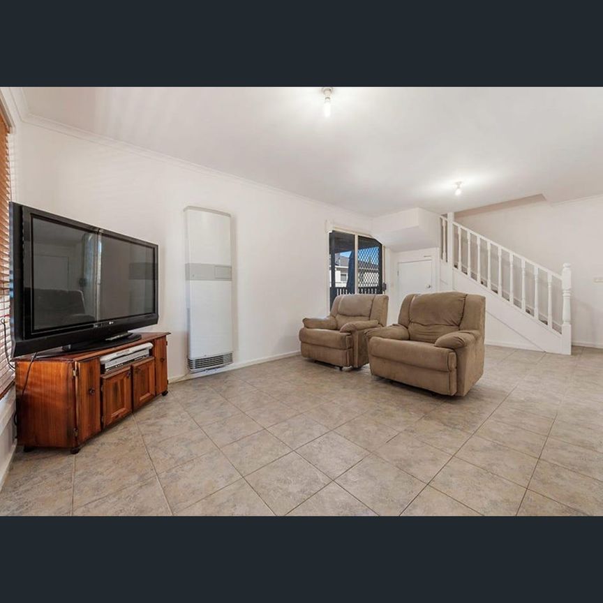 BIG FAMILY HOME WITH EVEN BIGGER POTENTIAL - Photo 1