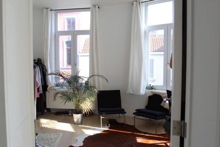 Lichtrijke, unieke woning (zeer centraal en rustig gelegen) - Photo 2