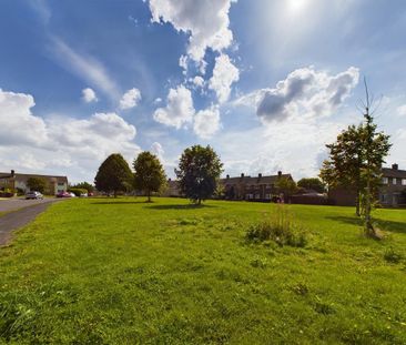 3 bedroom end of terrace house to rent - Photo 2