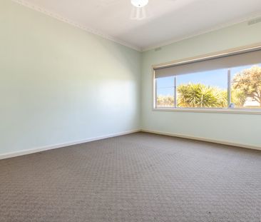 Spacious Family Home in Quiet Area - Photo 5