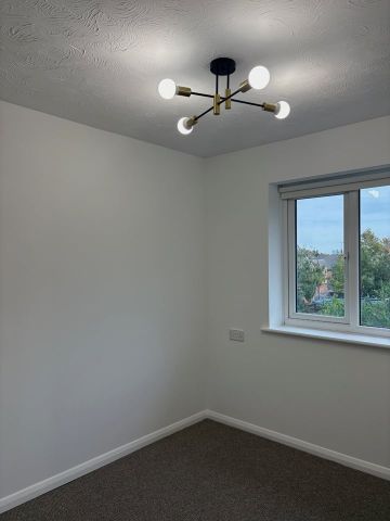 2 Bed End Terrace, Elm Park, RG30 - Photo 4