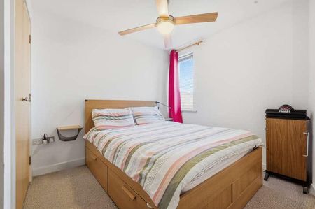 Coningsby Avenue, London, NW9 - Photo 3