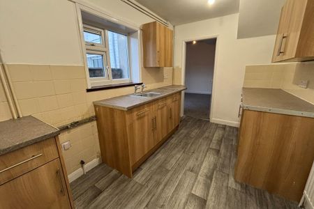 2 bedroom terraced house to rent - Photo 3