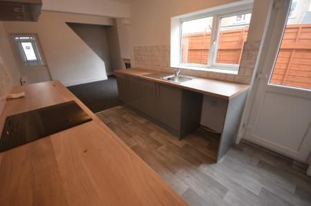 2 bedroom Terraced House To Let - Photo 3