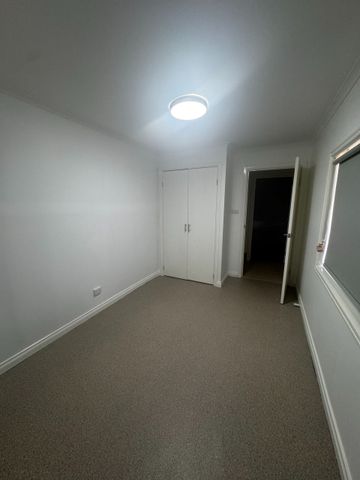 Beautifully Renovated 4-bedroom 2-bathroom Home. - Photo 2