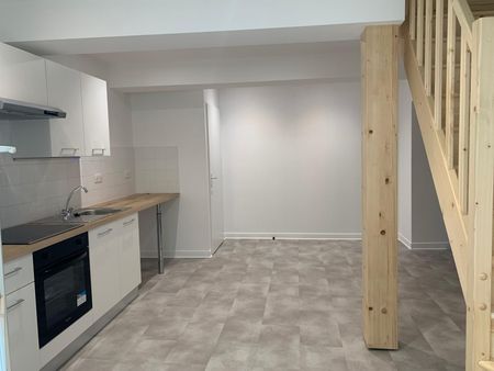 Location Appartement 4 pièces 58m² SAUVETERRE DE GUYENNE 33540 - Photo 2