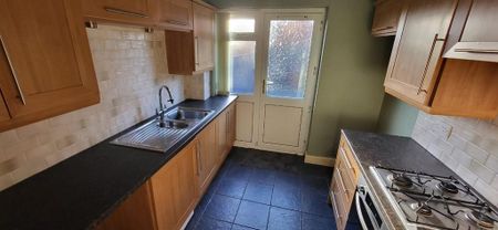 3 bedroom terraced house to rent - Photo 5