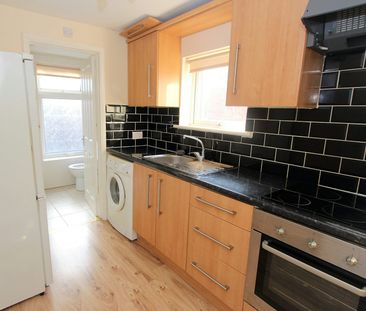 Flat to rent on - Photo 1