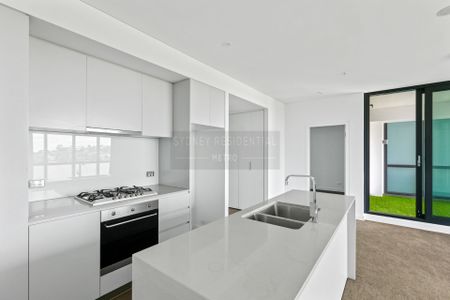 The Icon: Large One-Bedroom Apartment - Photo 3