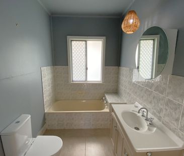 Cozy 3 Bedroom Home with All the Comforts - Photo 6