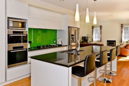 Absolutely Stunning Home - Photo 5