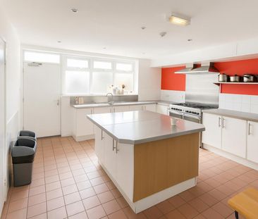 8 bedroom Flat To Let Total Size: 2918 SQ FT - Photo 3