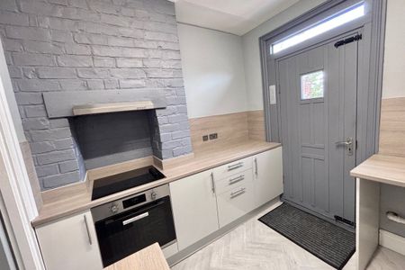 Chanterlands Avenue - Photo 4
