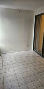 $1980/m 880sq.ft One Bed Room + Solarium/Den (488 West 40th Avenue) - Photo 4